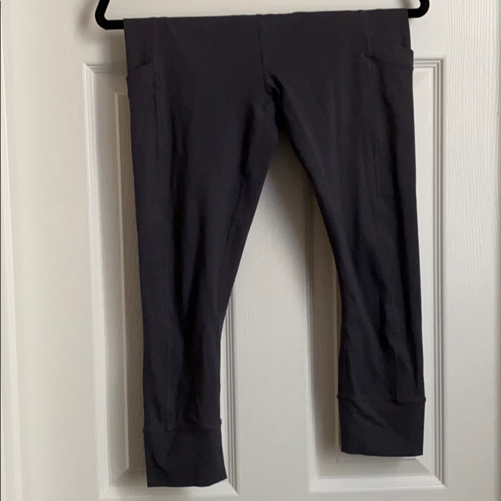 Gray cropped Fabletics leggings